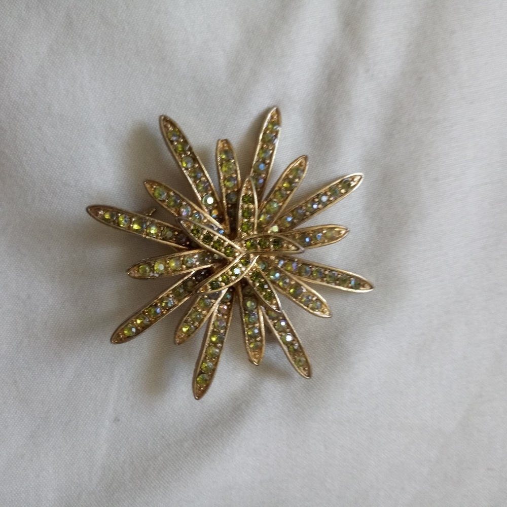 Gold with green stone flower brooch